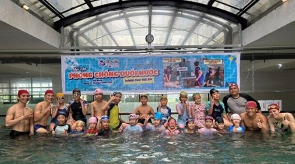 ベトナムでの水泳普及活動